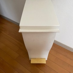 （受付停止）Kcud 白　蓋つきゴミ箱　　45リットルくらい
の画像
