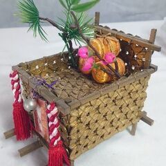 ５円玉の置き物 ◐５円玉が約２００枚ぐらい使われているか