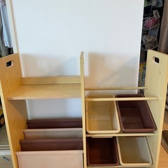 おもちゃ、本　収納棚の画像