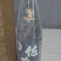 【黒麹仕込みの芋焼酎で人気ナンバーワン！】　佐藤　黒　黒麹　芋焼酎　25度　1800mlの画像