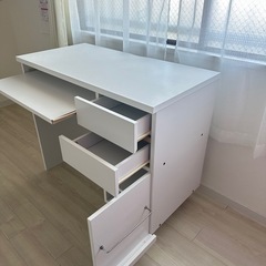 可愛い白い机の追加画像です。