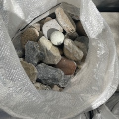 庭石 敷石 玉石 川石　　