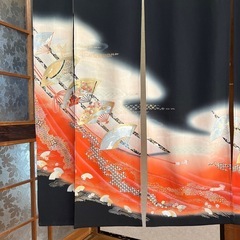 着物リメイク暖簾、素敵な柄模様、横〜130–丈〜132!
