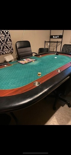 ポーカーテーブル