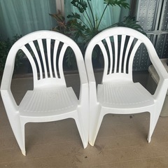 プラスチック椅子2脚まとめて