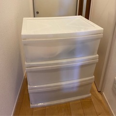 三段衣装ケースの画像