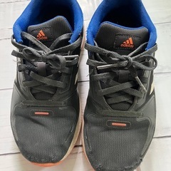 21、5㎝　adidasスニーカー