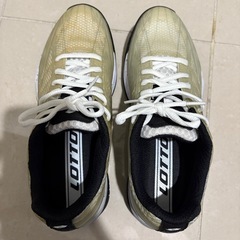 テニスシューズ