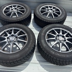 中古スタッドレス4本セット195／65／15トヨタボクシーの画像