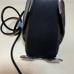 ワイヤレススマホカー充電器自動開閉式の画像