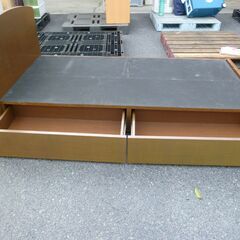 お引取り限定/三重県/値引不可　中古訳あり　木製引き出し付きシングルベッド　【J-312】の画像