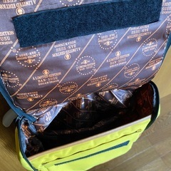 【美品】人気！スクエア型 リュックサック イエローの画像