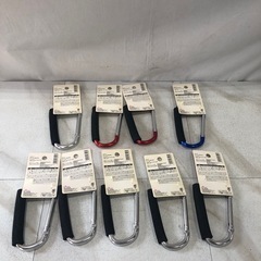 [八3860]　ダイソー　カラビナ　大　クッション付き　9個　カラーシルバー、レッド、ブルーの画像