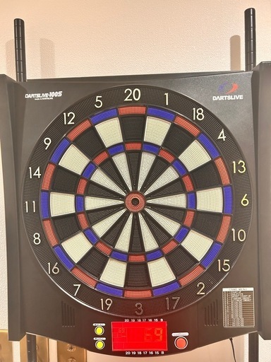 ダーツボード（DYNASTYダーツスタンド付き） DARTSLIVE 100S