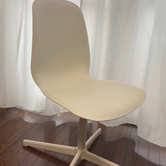 IKEA 白色椅子