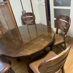 ダイニングテーブルの画像