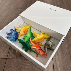 恐竜のフィギュアの画像