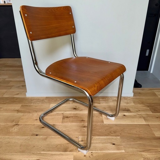 1脚リプロダクト品キャンティレバーチェアウォルナット