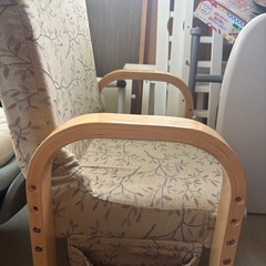 高さ変えれる椅子の画像
