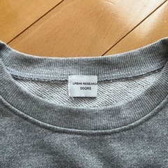 【URBAN RESEARCH DOORS】トレーナー　グレーの画像