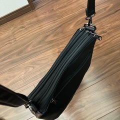 レザー風　ブラック　ショルダーバッグ　美品の画像