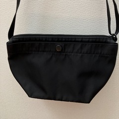 ユニクロ　ショルダーバッグ　ブラック　廃盤品の画像