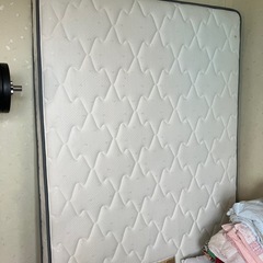 ダブルベッドマットの画像