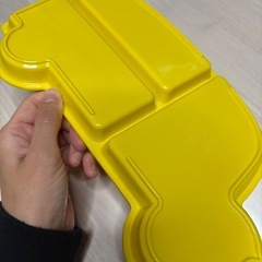 車の食器の画像