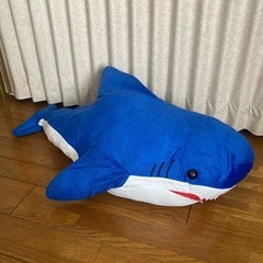 大きなサメのぬいぐるみ 2個セットの画像