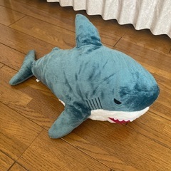 大きなサメのぬいぐるみ 2個セットの画像