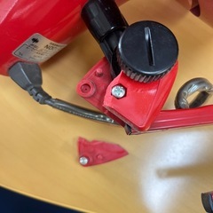 引き渡し先決定:
ジャンク　白熱橙照明器具/可動式電気スタンド/デスクスタンド/ビンテージ/昭和/レトロの画像