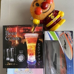 ウサ耳ヘッドホン、ラジコン、光アンパンマン、光グラスの画像