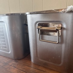 【決まりました】10リットル目盛付角キッチンポット 2個セットの画像