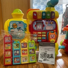 トイザらス　Vtech ウォーカー&ライド ABCトレインキッズ&ベビーおもちゃ　知育玩具　の画像