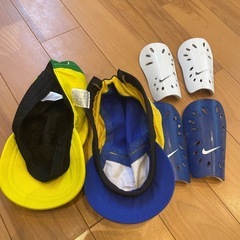サッカー帽子、すね当て　キッズ
の画像
