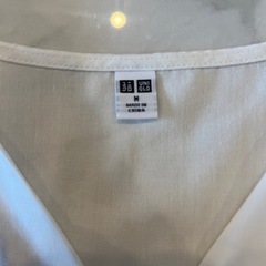 UNIQLO ホワイト ペプラムシャツ Mの画像