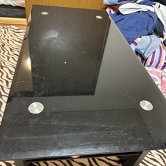 低いテーブル