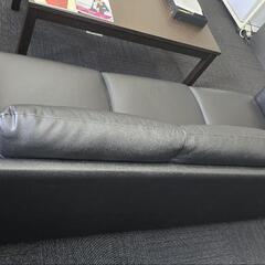 [ニトリ]3人掛け黒い合皮ソファの画像