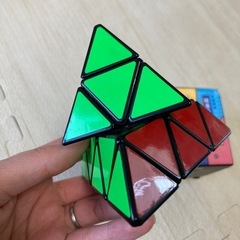 ピラミンクス　新品未開封　ルービックキューブ　　　パズルの画像
