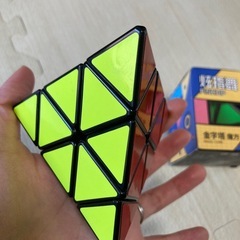 ピラミンクス　新品未開封　ルービックキューブ　　　パズルの画像
