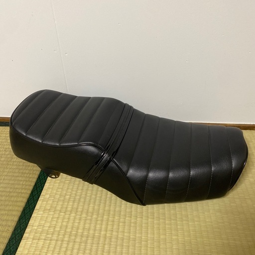 GN125用 黒 あんこ抜きダックロールシート　ほぼ新品　ボルティ GN125用 黒 あんこ抜きダックロールシート ほぼ新品 ボルティ