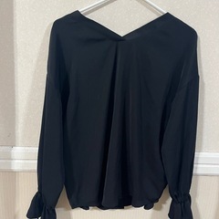 【美品】GRL 黒 Vネック シャツ　FREEサイズの画像