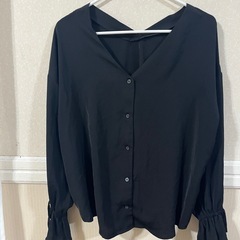 【美品】GRL 黒 Vネック シャツ　FREEサイズ
