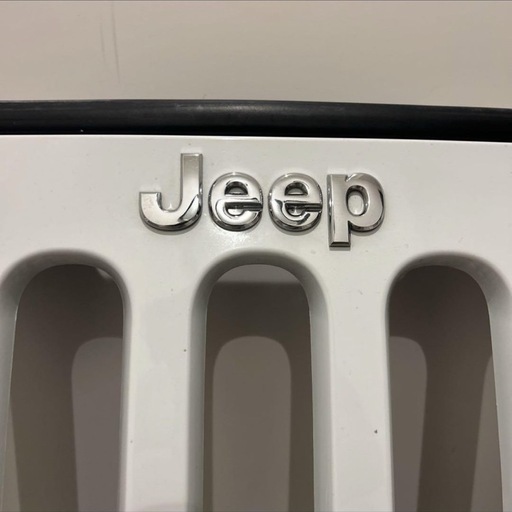 売り切りたいためお値引き対応します。Jeep フロントグリル ホワイト
