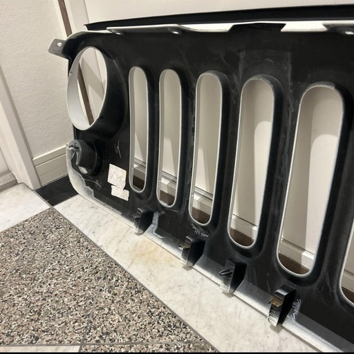 売り切りたいためお値引き対応します。Jeep フロントグリル ホワイト