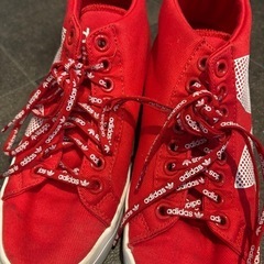 adidas スニーカーの画像