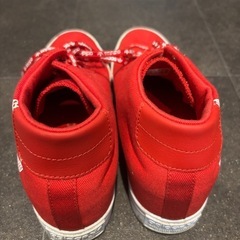 adidas スニーカーの画像
