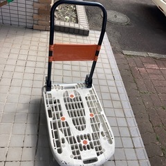 軽くて使いやすい台車です
