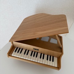 カワイ グラウンドピアノ（木目）