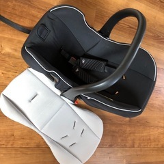 ０歳用チャイルドシート　後ろ向き取り付けのみ